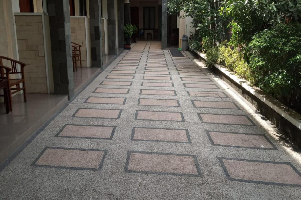 Oyo 2671 Wisma Djaja Syariah Bojonegoro Exterior photo