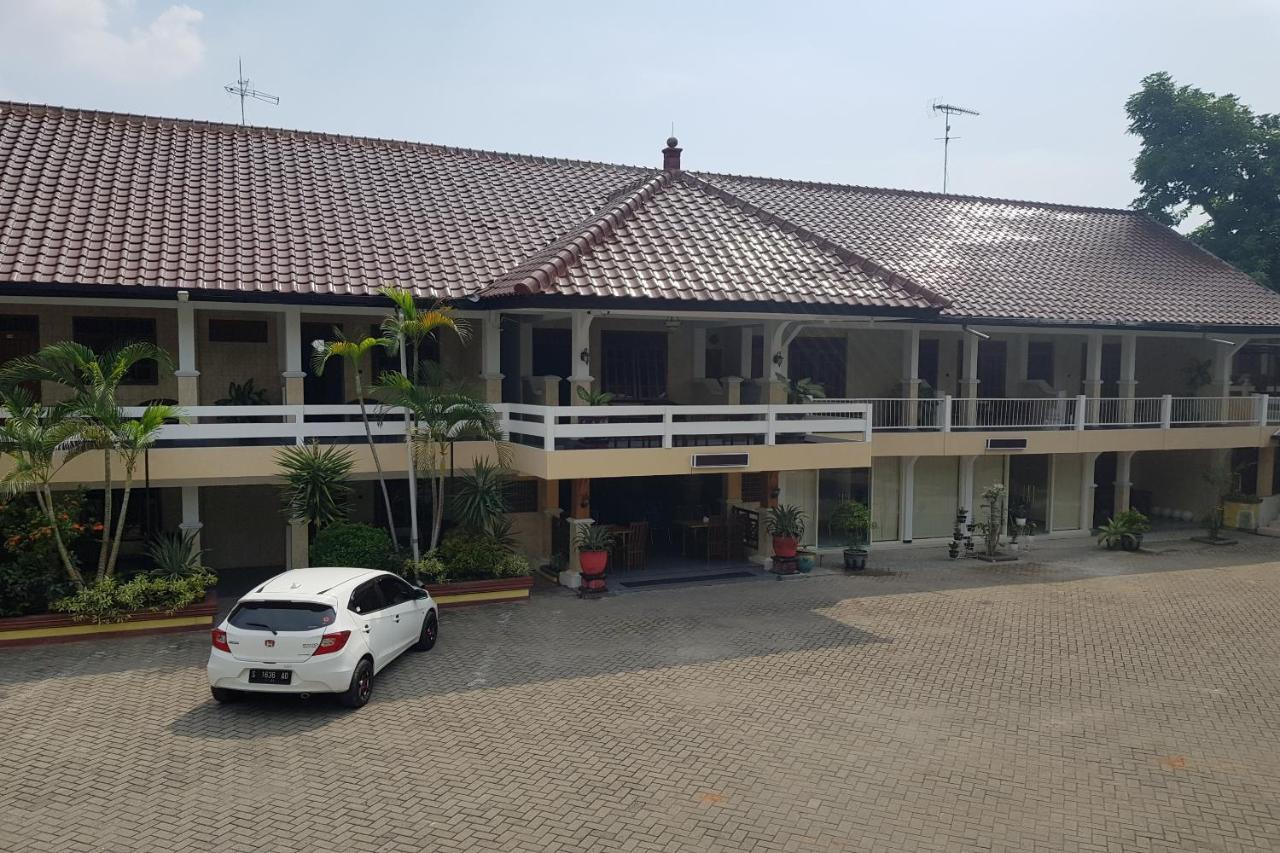 Oyo 2671 Wisma Djaja Syariah Bojonegoro Exterior photo