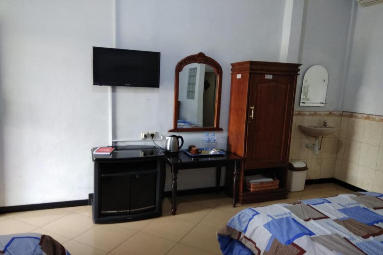 Oyo 2671 Wisma Djaja Syariah Bojonegoro Exterior photo